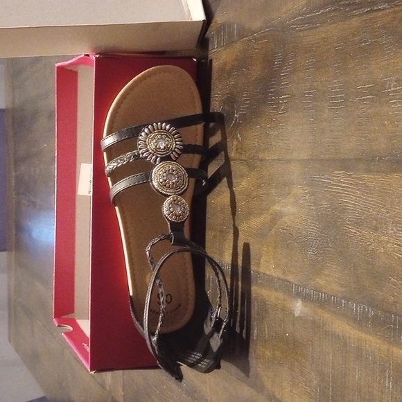 Girls memory foam black jeweled sandals - Picture 3 of 3